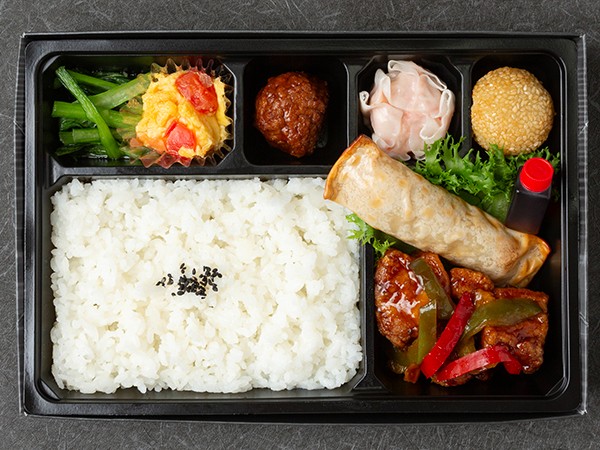 特製黒酢酢豚の豪華中華弁当Ａ