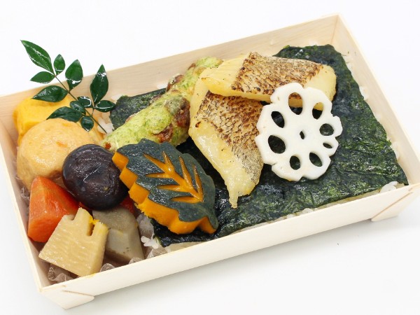 季節の焼魚の海苔弁当