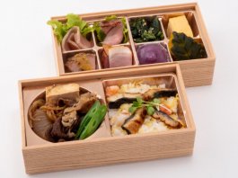 鰻と海老のチラシ寿司と牛すき焼き2段弁当