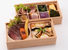 鰻と海老のチラシ寿司と牛カルビステーキの2段弁当