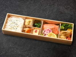 自家製塩麹の熟成焼き鮭弁当