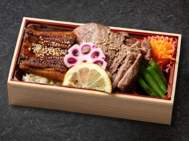 鰻の蒲焼と厳選牛サーロインステーキのうな牛重