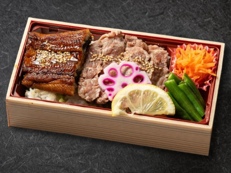 鰻の蒲焼と特選牛ロースステーキのうな牛重