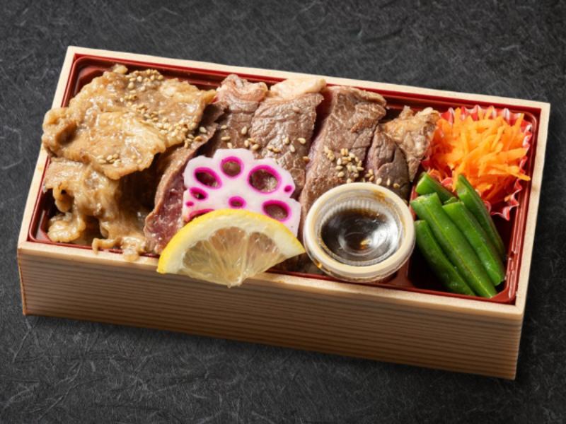 厳選牛サーロインステーキと焼肉カルビの牛重