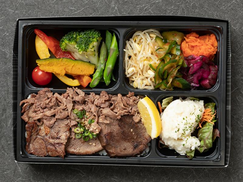 名物！！飲める牛タン塩と柔らか厚切り牛タン塩の焼肉弁当