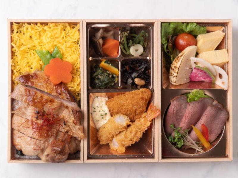 桜姫鶏の彩りステーキ3段重