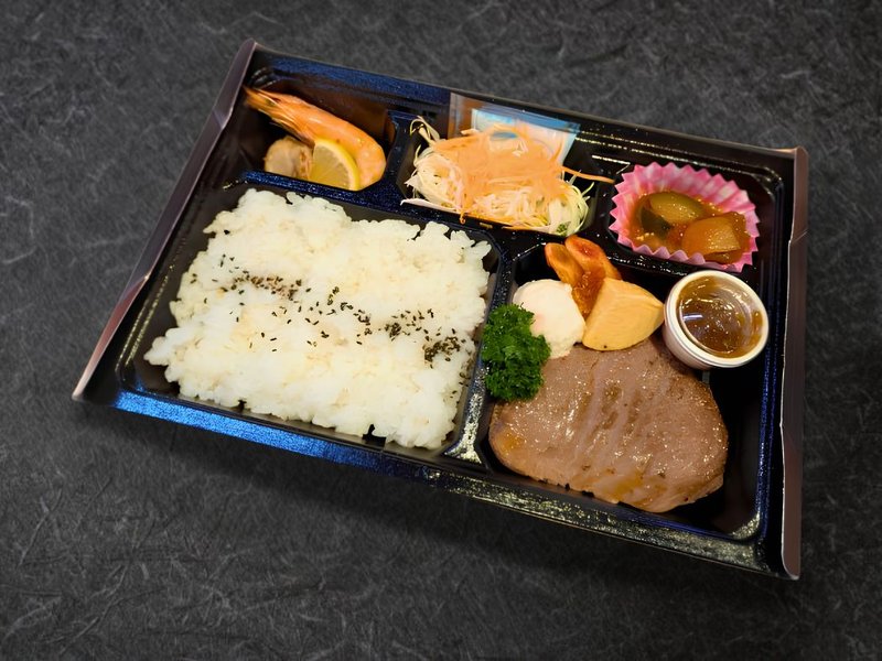 やわらか牛赤身ステーキさっぱりおろしソース