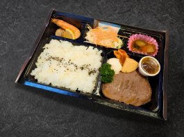 やわらか牛赤身ステーキさっぱりおろしソース