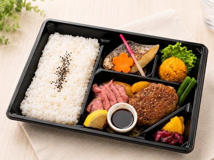 【期間限定2500円→2160円】　黒毛和牛ロースト＆ハンバー＆サワラの西京焼き弁当