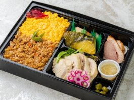 【500mlペット茶付き】鶏二色ご飯と特製蒸し鶏＆銀鱈西京焼き御膳