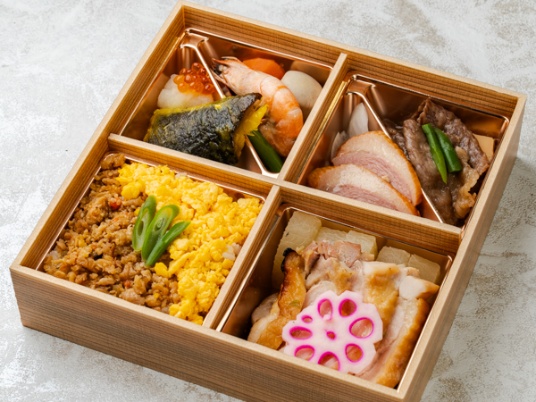 【500mlペット茶付き】特上　鶏二色ご飯と薬味柚庵焼き＆和牛すき焼き御膳