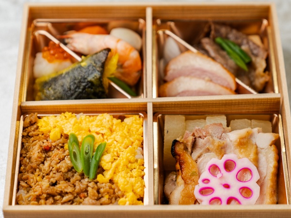 【500mlペット茶付き】特上　鶏二色ご飯と薬味柚庵焼き＆和牛すき焼き御膳