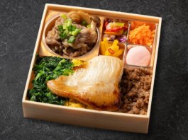 特選牛ロースのすき焼きとカレイの麹味噌焼き焼・三色そぼろ御膳