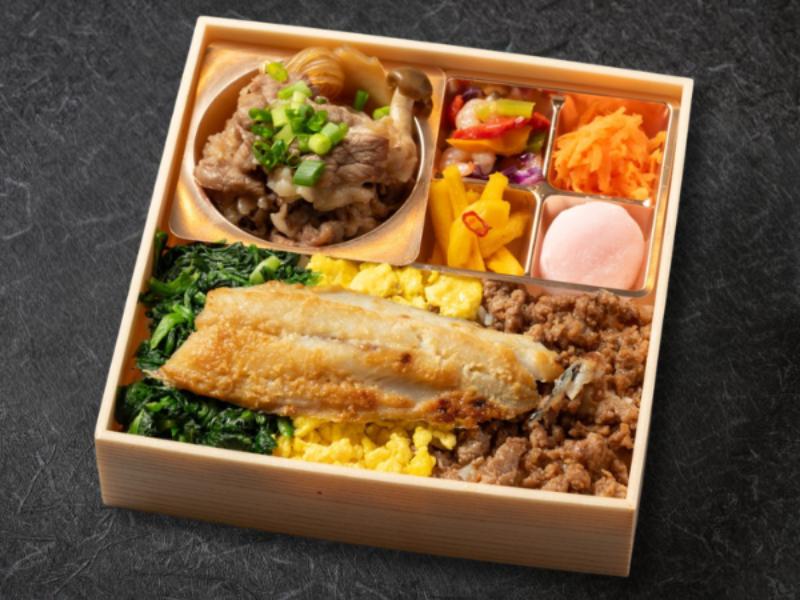 特選牛ロースのすき焼とサワラの西京焼き焼・三色そぼろ御膳