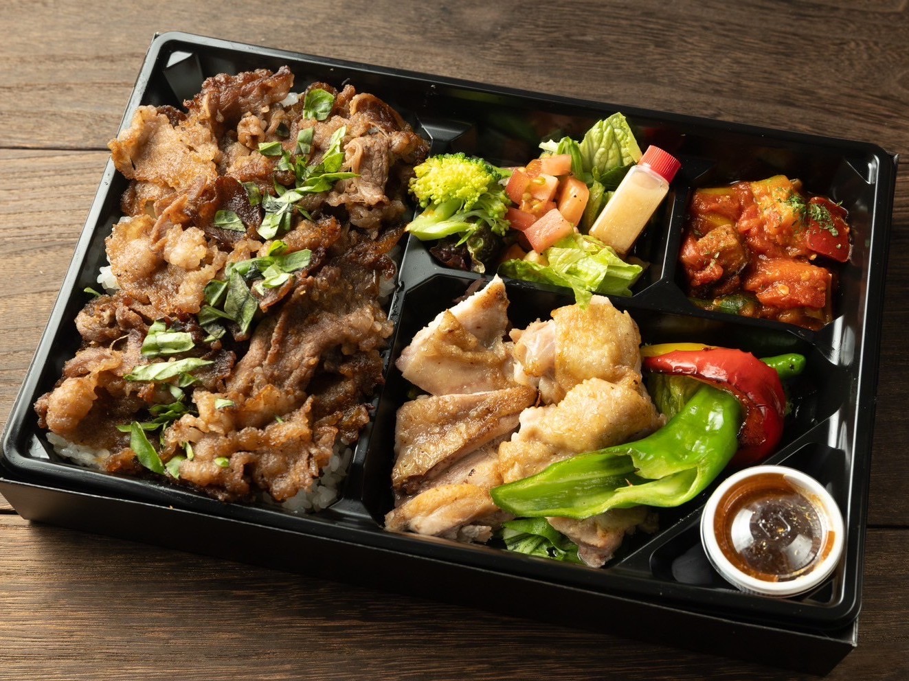 チキンステーキと牛焼肉重