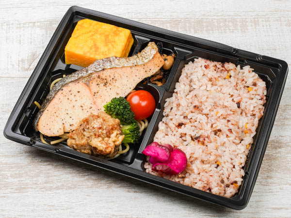 千人将弁当 ～焼き鮭と大きな玉子焼き～