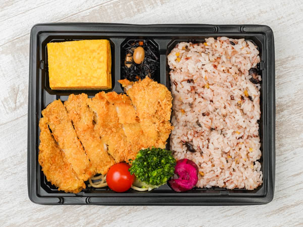 千人将弁当 ～チキンカツと大きな玉子焼き～