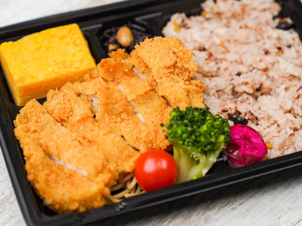 千人将弁当 ～チキンカツと大きな玉子焼き～