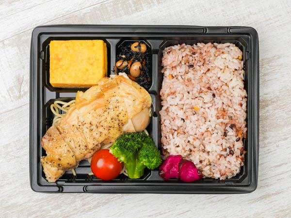 千人将弁当 ～チキンステーキと大きな玉子焼き～
