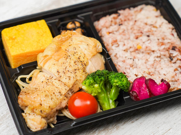 千人将弁当 ～チキンステーキと大きな玉子焼き～