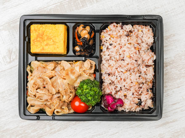千人将弁当 ～豚生姜焼きと大きな玉子焼き～