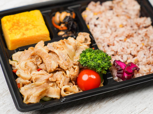 千人将弁当 ～豚生姜焼きと大きな玉子焼き～