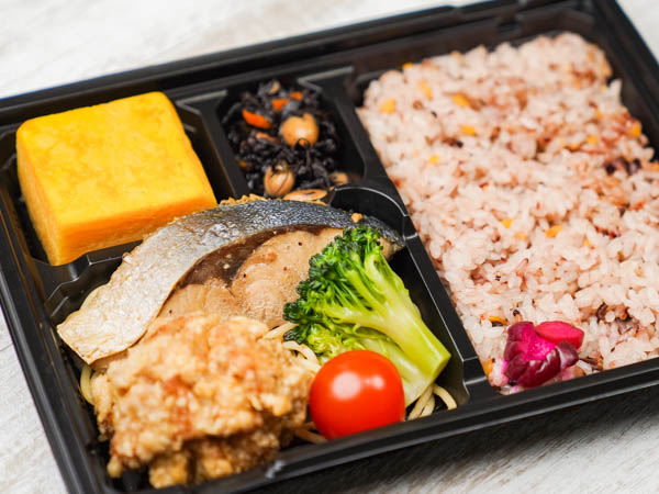 千人将弁当 ～ぶり照焼きと大きな玉子焼き～