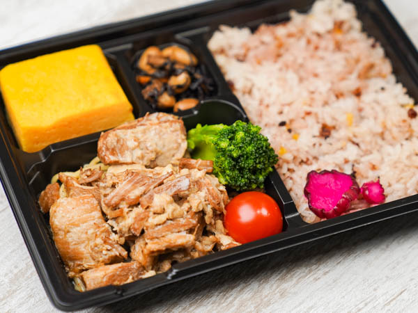 千人将弁当 ～豚角煮と大きな玉子焼き～