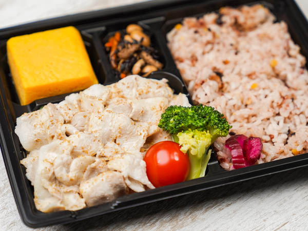 千人将弁当 ～ごまだれ豚しゃぶと大きな玉子焼き～