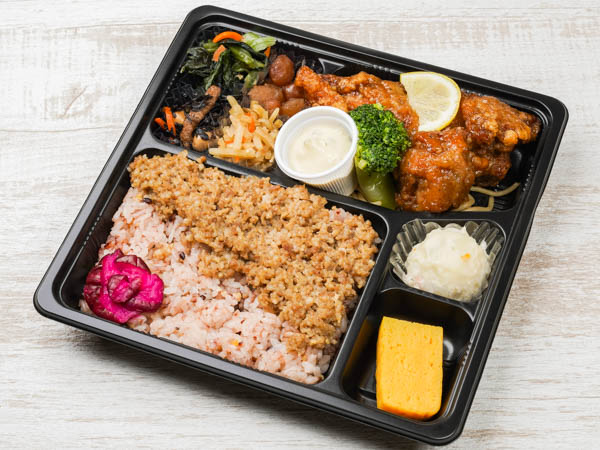 将軍弁当 ～鶏南蛮と飛騨牛そぼろ～