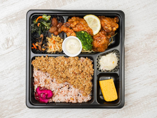 将軍弁当 ～鶏南蛮と飛騨牛そぼろ～