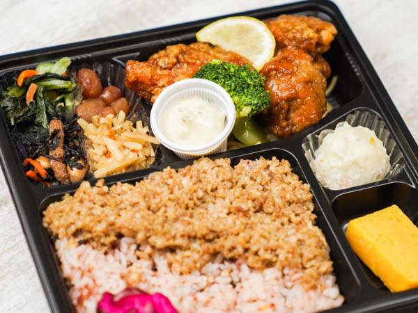 将軍弁当 ～鶏南蛮と飛騨牛そぼろ～