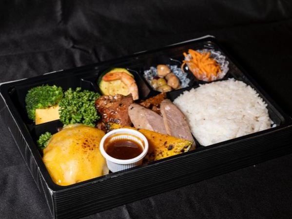 ゴルビージックチーズバーグ＆スパイシーBBQ＆生ソーセージのグリル