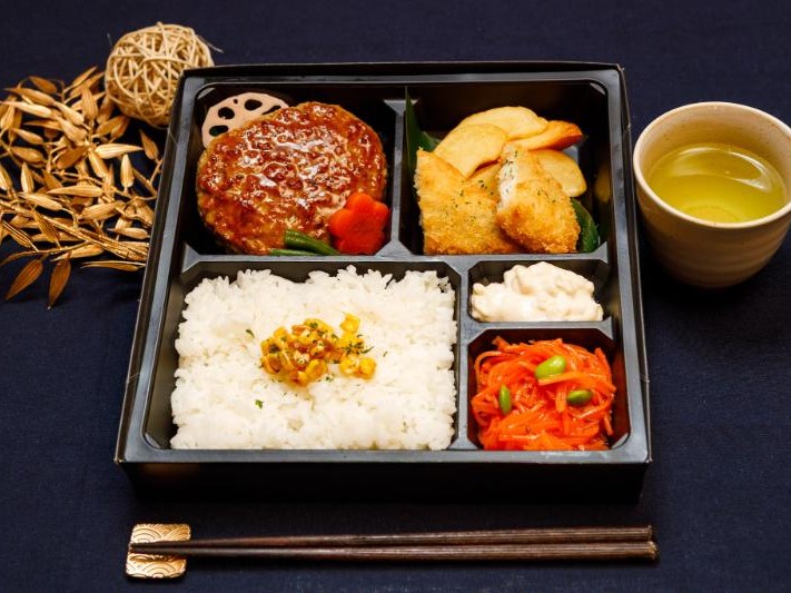 黒トリュフ醤油ハンバーグと自家製タルタルソース白身フライ