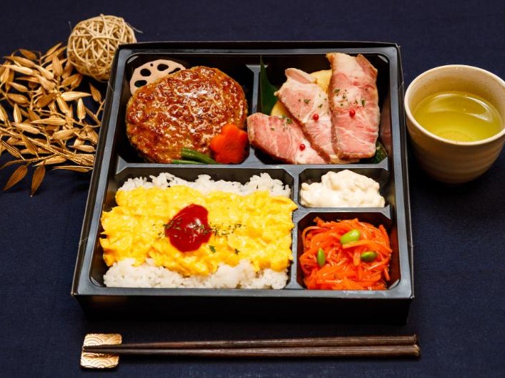 黒トリュフ醤油ハンバーグ、MISOローストポーク、ふわトロ卵