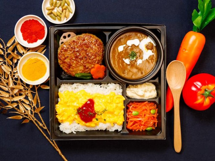 千葉和牛カレー、黒トリュフ醤油ハンバーグ、ふわトロ卵