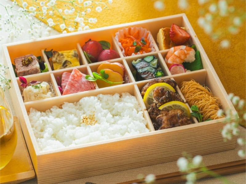 塩麹唐揚げ＆魚介のカダイフ包み揚げ幕の内弁当