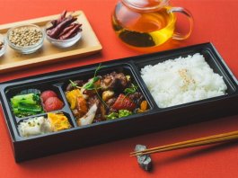 黒酢とバルサミコ酢の特製酢鶏弁当