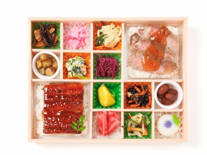 鰻重と牛ロースステーキ重の十二彩折詰