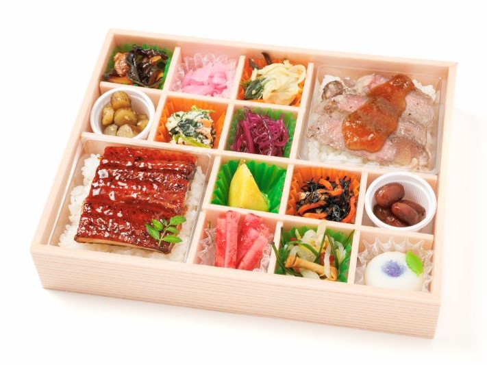 鰻重と牛ロースステーキ重の十二彩折詰