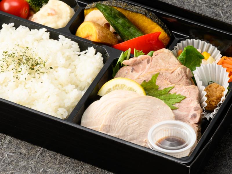 ローストポークと蒸し鶏弁当