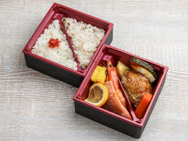 豆腐入り手ごねハンバーグと魚の西京焼二段弁当