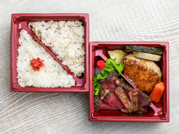 【お弁当デリ限定】豆腐入り手ごねハンバーグと低温仕上げの熟成サーロイン二段弁当