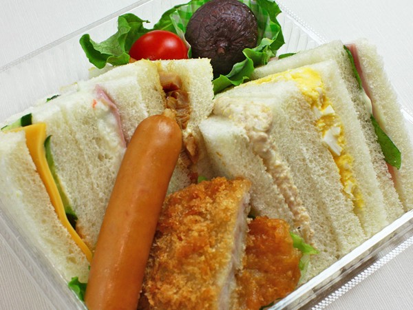 スクウェアランチ おかず入り