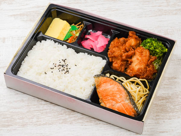 鮭の塩焼きと鶏の唐揚げコンビ満腹弁当