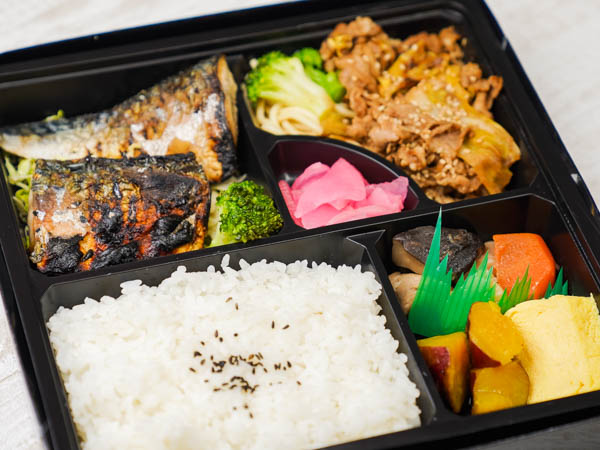 牛焼肉とさばのコンビ満腹弁当