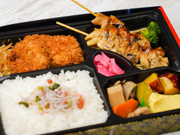 ヘレカツと炭火焼鳥のダブル弁当