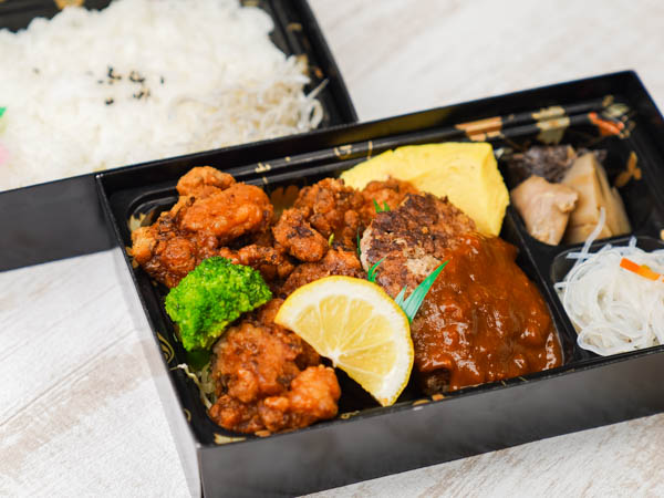 厳選ハンバーグと塩唐揚げSP弁当