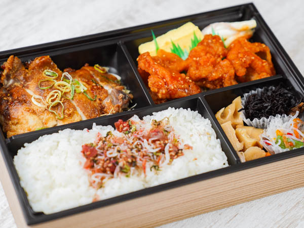 三元豚カルビステーキとヤンニョムチキン御膳