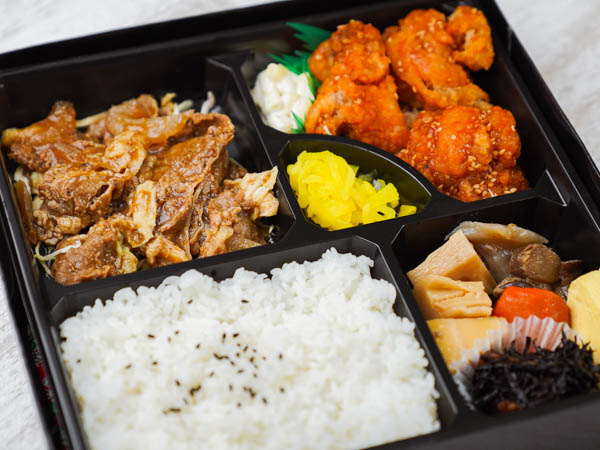 ヤンニョムチキンと牛焼肉満腹弁当